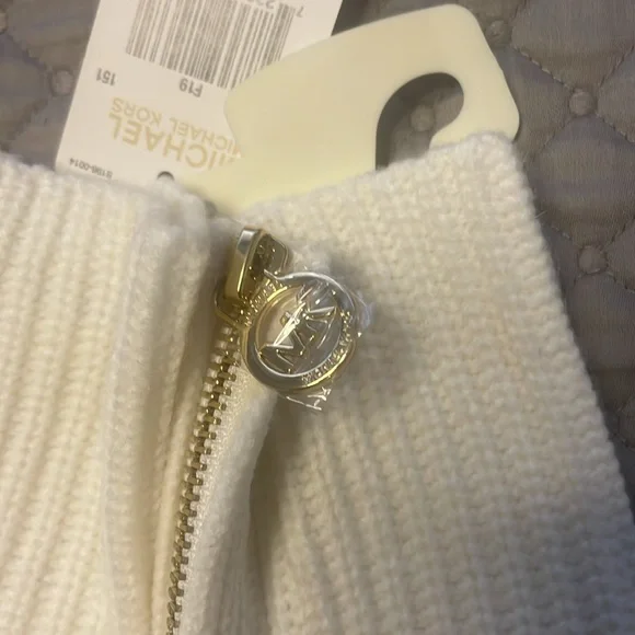 Michael Kors White Knit Gloves with Gold Accent - Picture 2 of 4